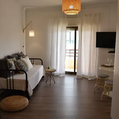 Charming With Sea View Near Lisbon